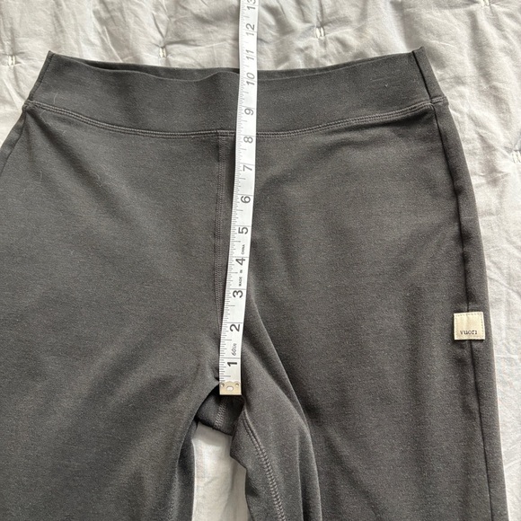 Vuori Granite High Waist Flare in Black Heather Size Small Split Hem Style - Picture 14 of 15